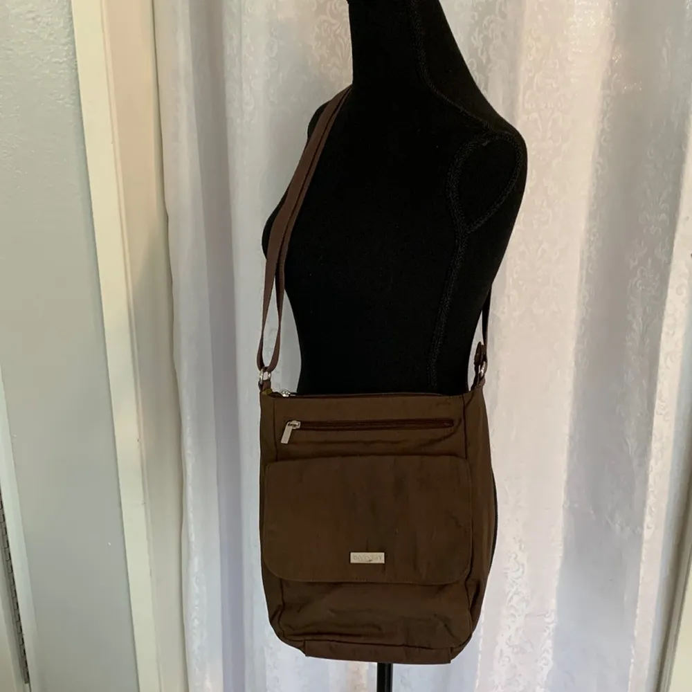 BAGGALLINI CROSSBODY BAG. Brown - Image 4