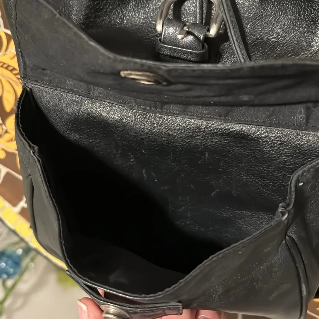 EDDIE BAUER VINTAGE LEATHER BACKPACK/ Purse - Image 4