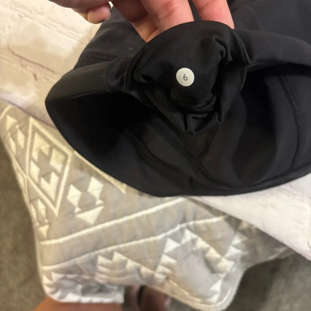 Lululemon size 6 - Image 9