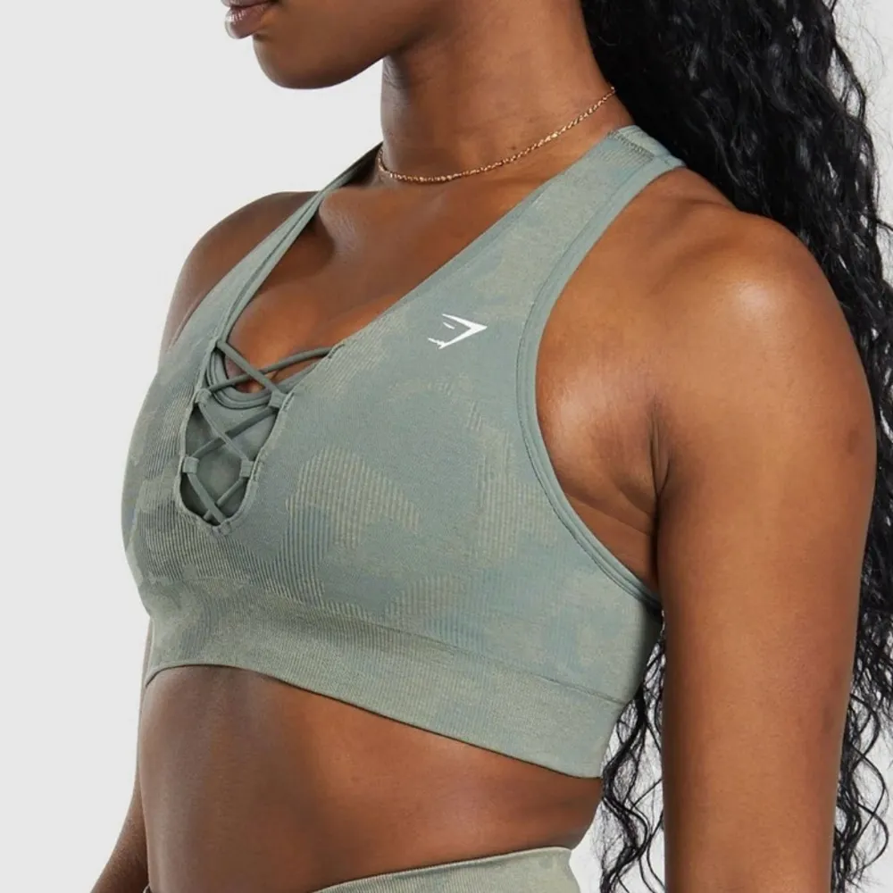 NWT GYMSHARK ADAPT CAMO SEAMLESS SPORTS BRA IN UNIT GREEN/CHALK GREEN SIZE M - Image 3