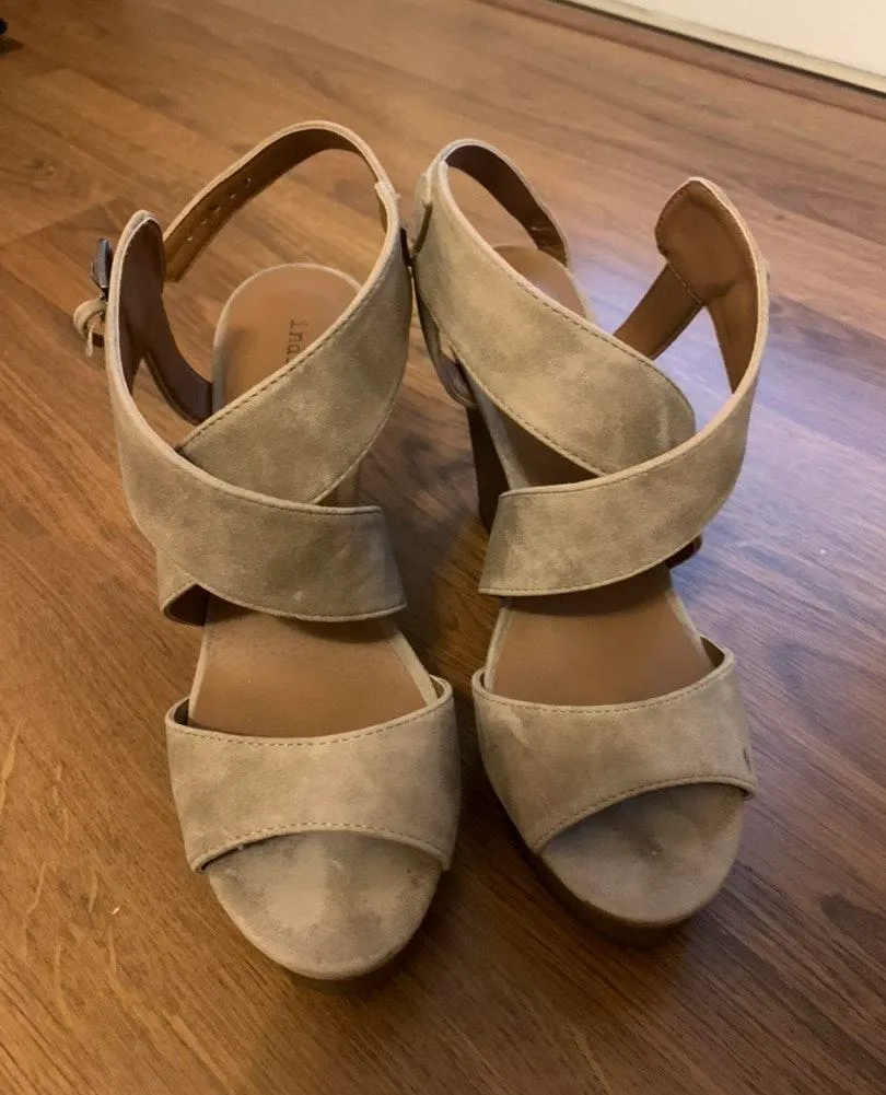 Tan Cross Heels - Image 3