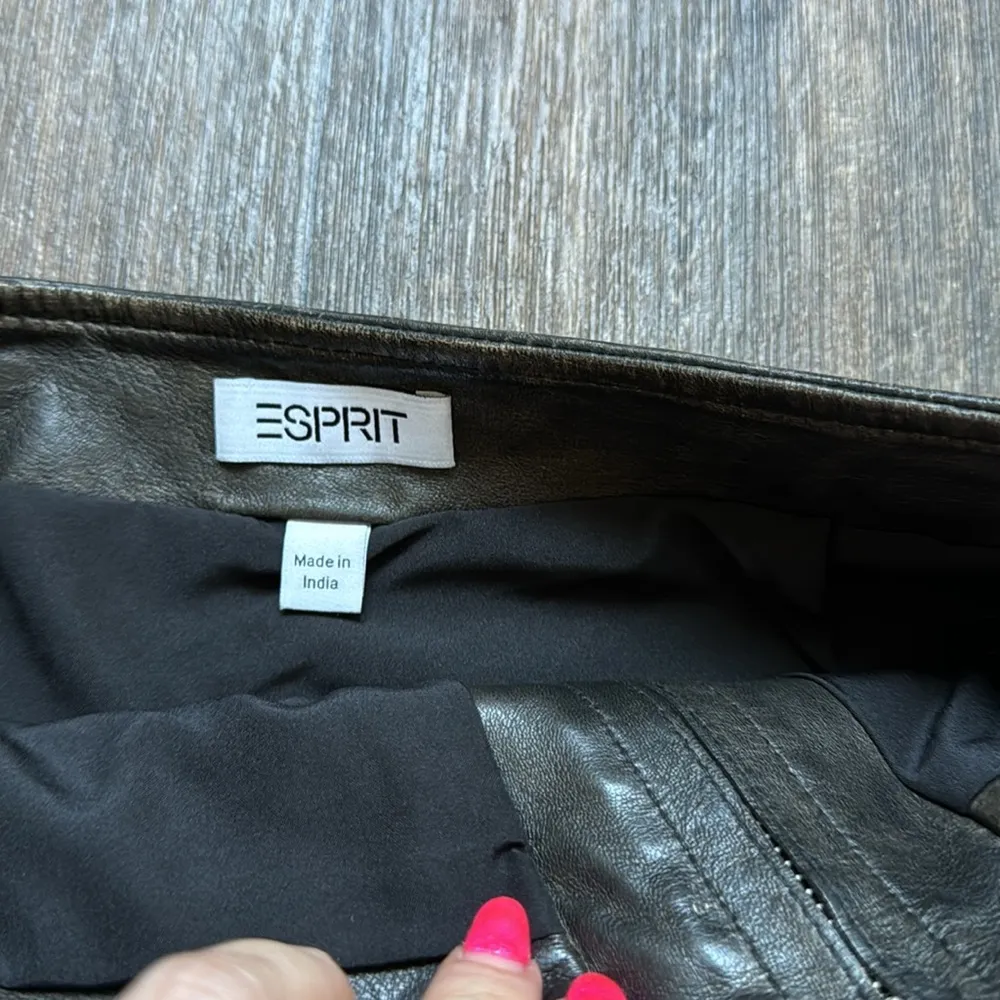 Asymmetric Zip Leather Mini Skirt - Image 2