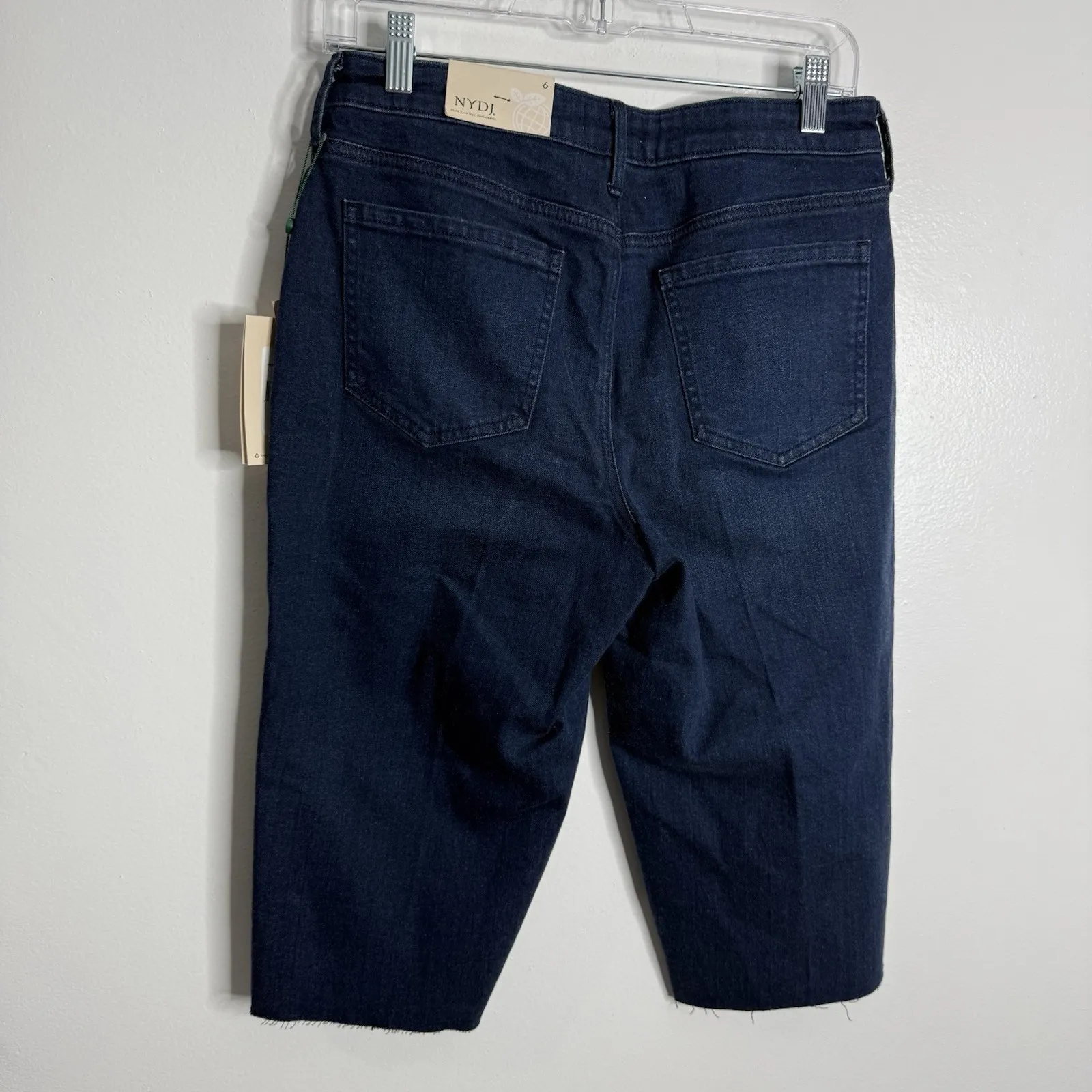 NWT NYDJ Kristie‎ 80's Bermuda Jean Shorts Inspire Wash Raw Hem Size 6 - Image 3