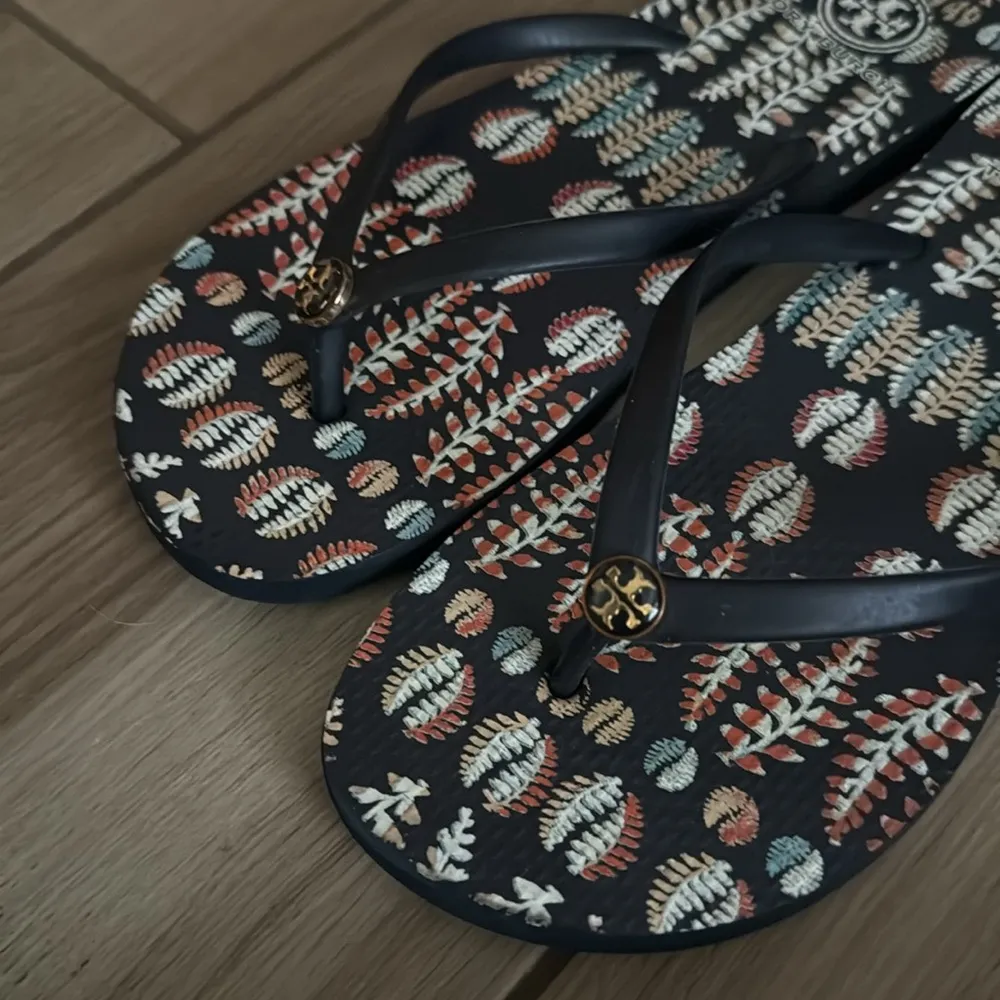 Tory Burch Thin  Flip Flop Thong Sandal Navy Blue Fern Print Women Size 10 - Image 3