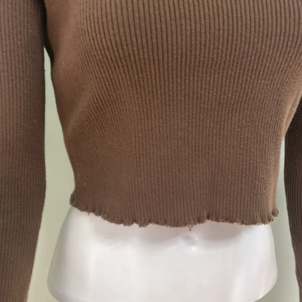 Brandy Melville ribbed brown cropped sweater - Image 4