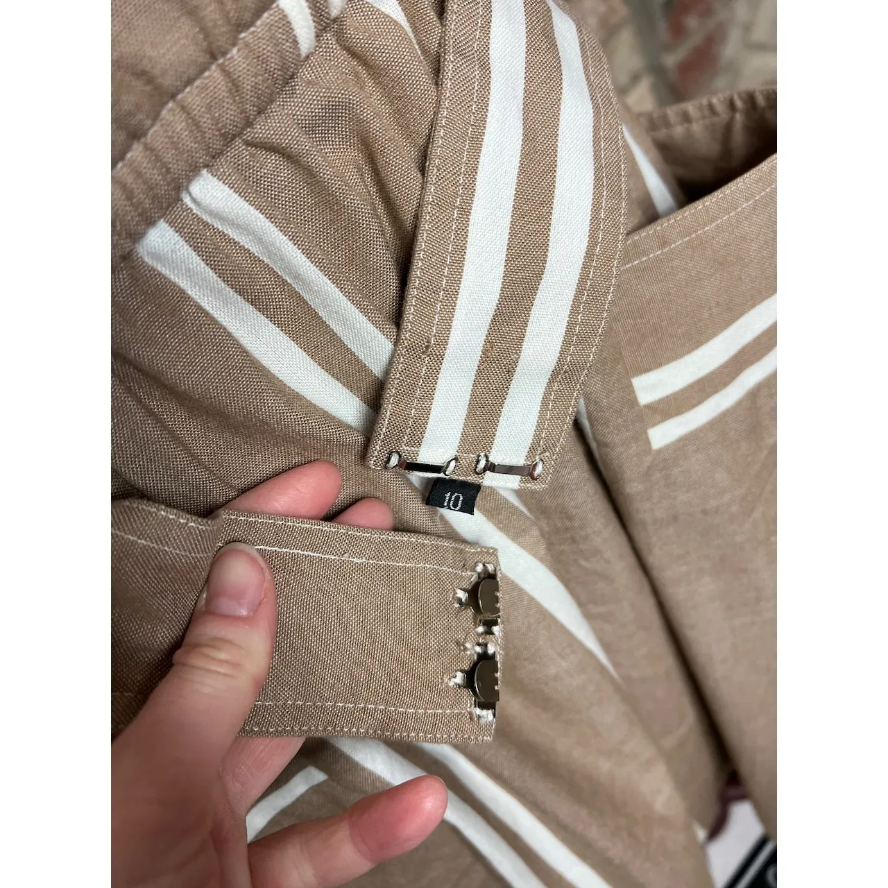 shirt dress 1950s striped pockets tan white patch pockets Size 10 - Image 13