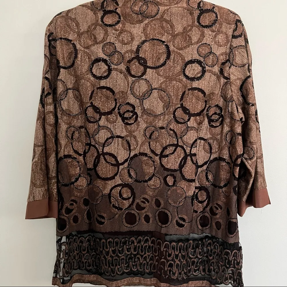 LC Beautifully Detail and Designed Blouse. Rich Brown Tones XXLarge Size XXL - Image 2