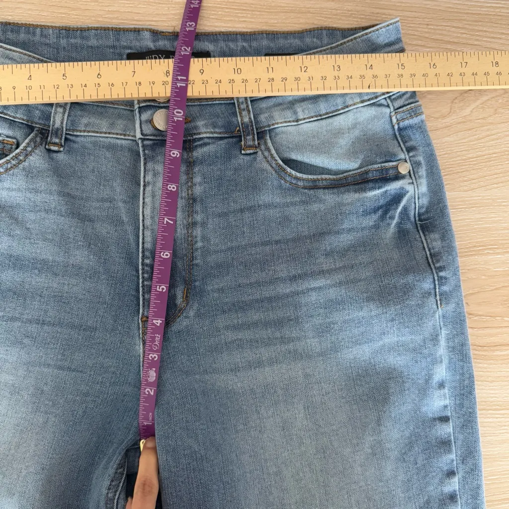 Judy Blue 11/30 Wide Crop Jeans High Waist Stone Light Wash Capsule - Image 4