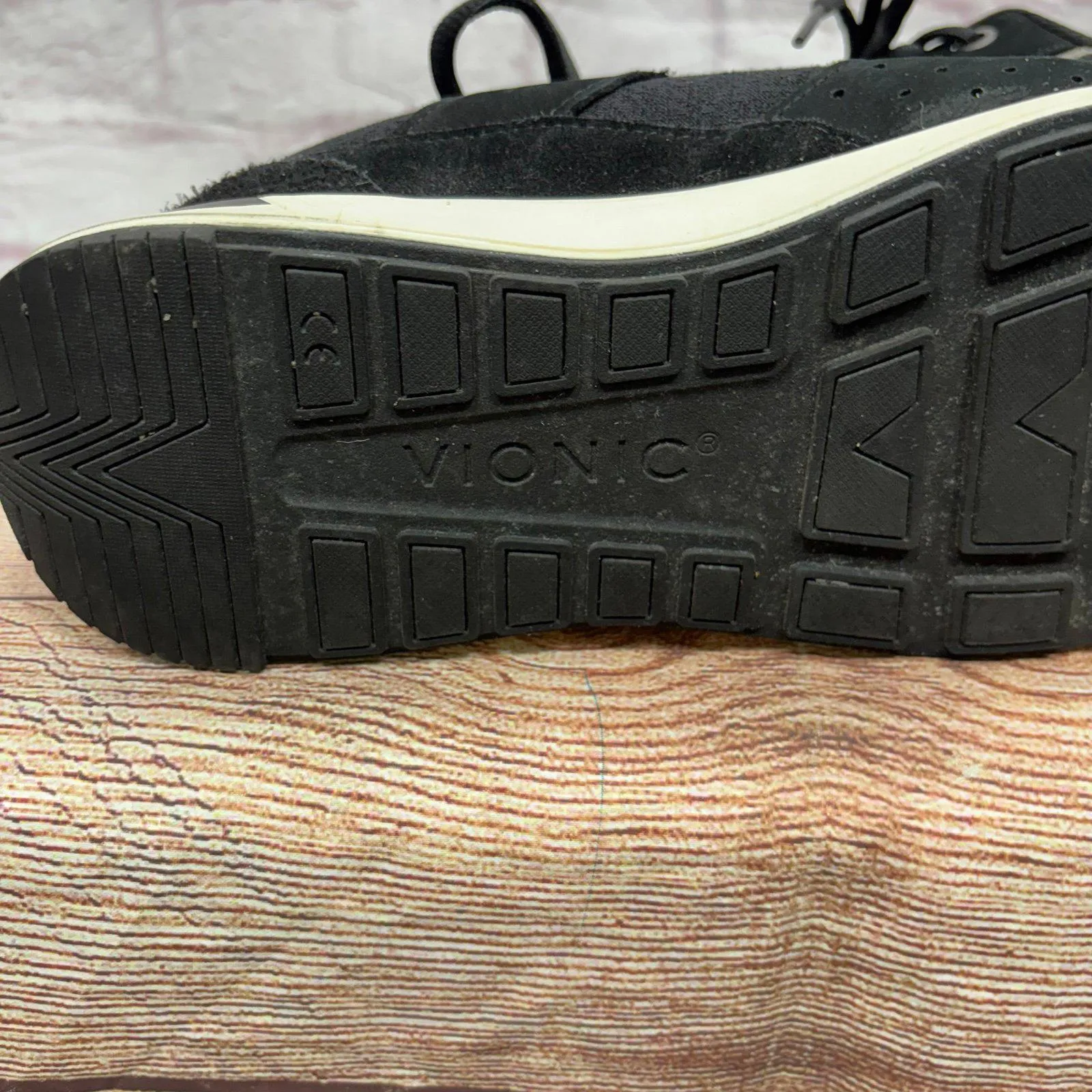 Vionic  Sneakers Women’s Size 9 - Image 5