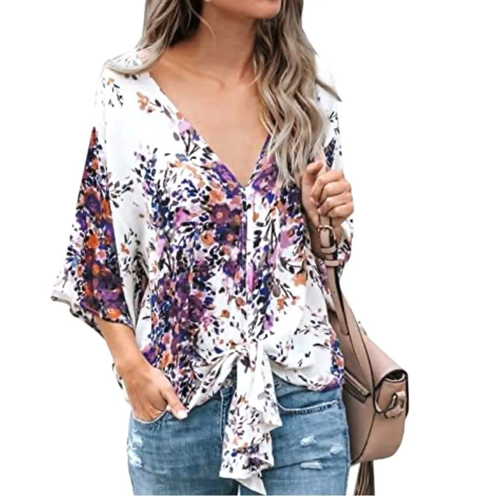 Cute with floral design! Has bat wing style sleeves! White Size M - Image 2