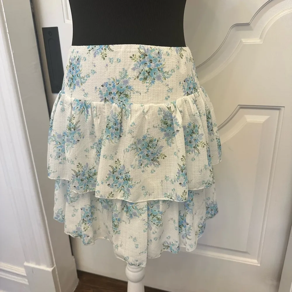 Altar'd State Cream Tiered Floral Mini Skirt Resort Wear NWOT - Image 3