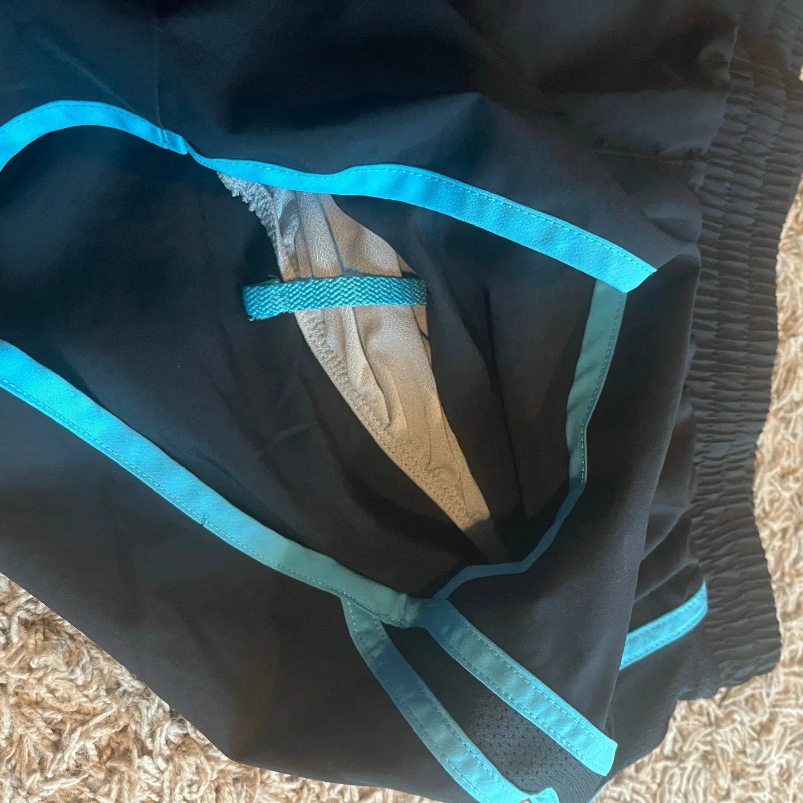 Under Armour Black / Blue Athletic Shorts Size Small - Image 5