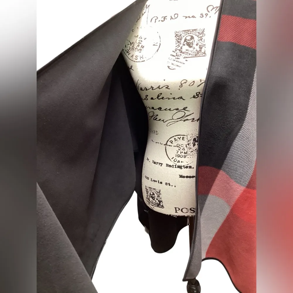 Serra shawl/poncho. One size. Plaid fleece. - Image 4