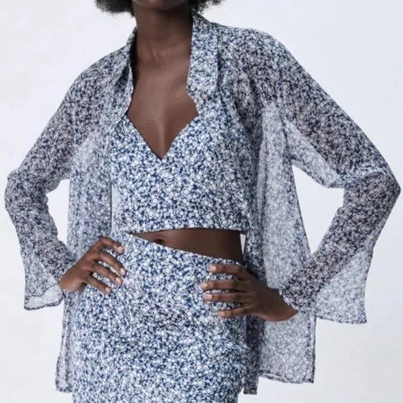 Zara sheer blue white ditzy floral button-down blouse size S - Image 2
