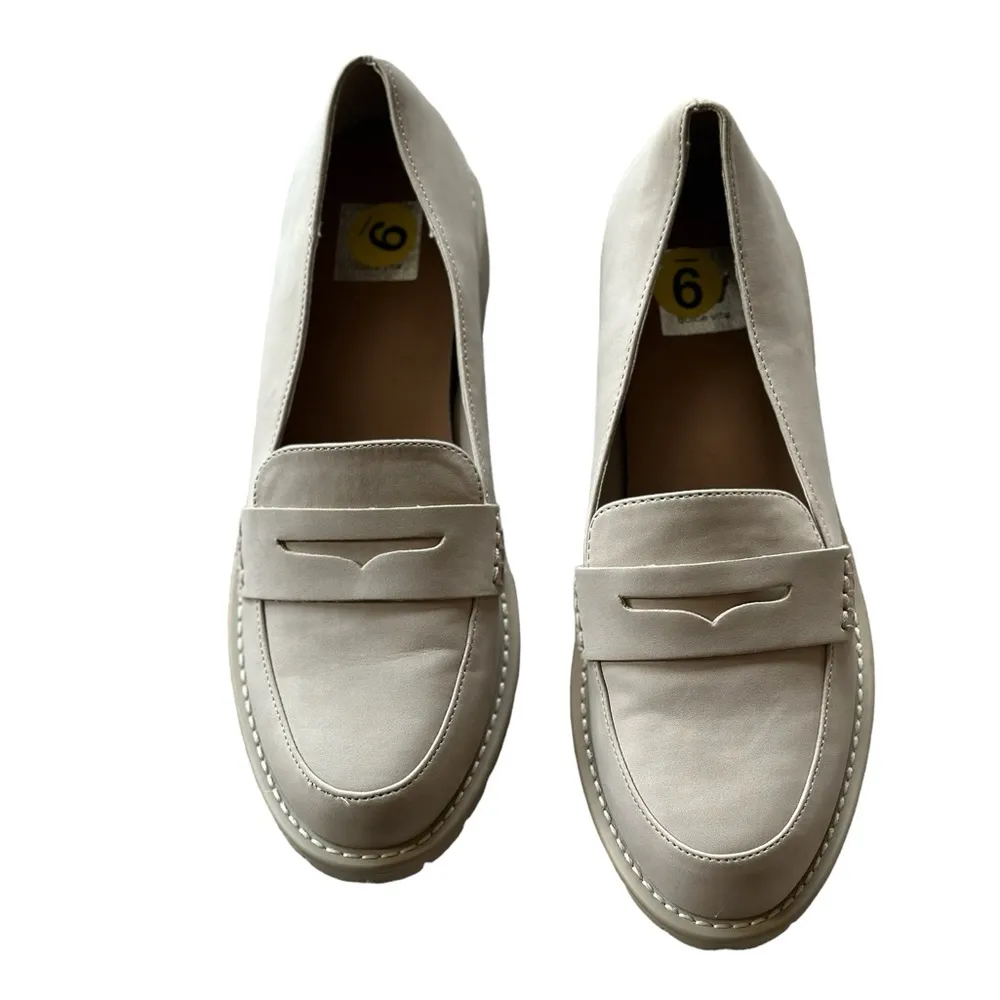 NEW DV Dolce Vita Catalina Lug Sole Loafer Light Taupe Faux Suede Tan Size 9 - Image 3