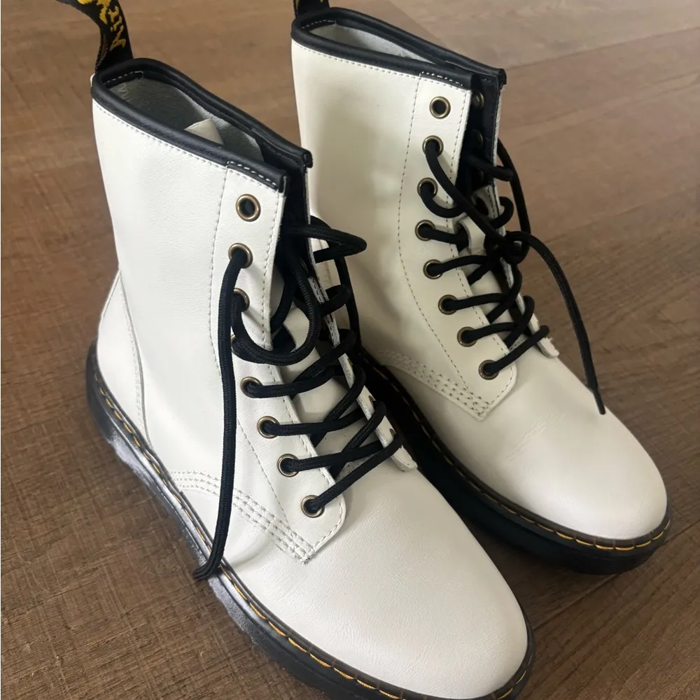 dr. martens zavala lamper white lace up combat boots new nwt - Image 3