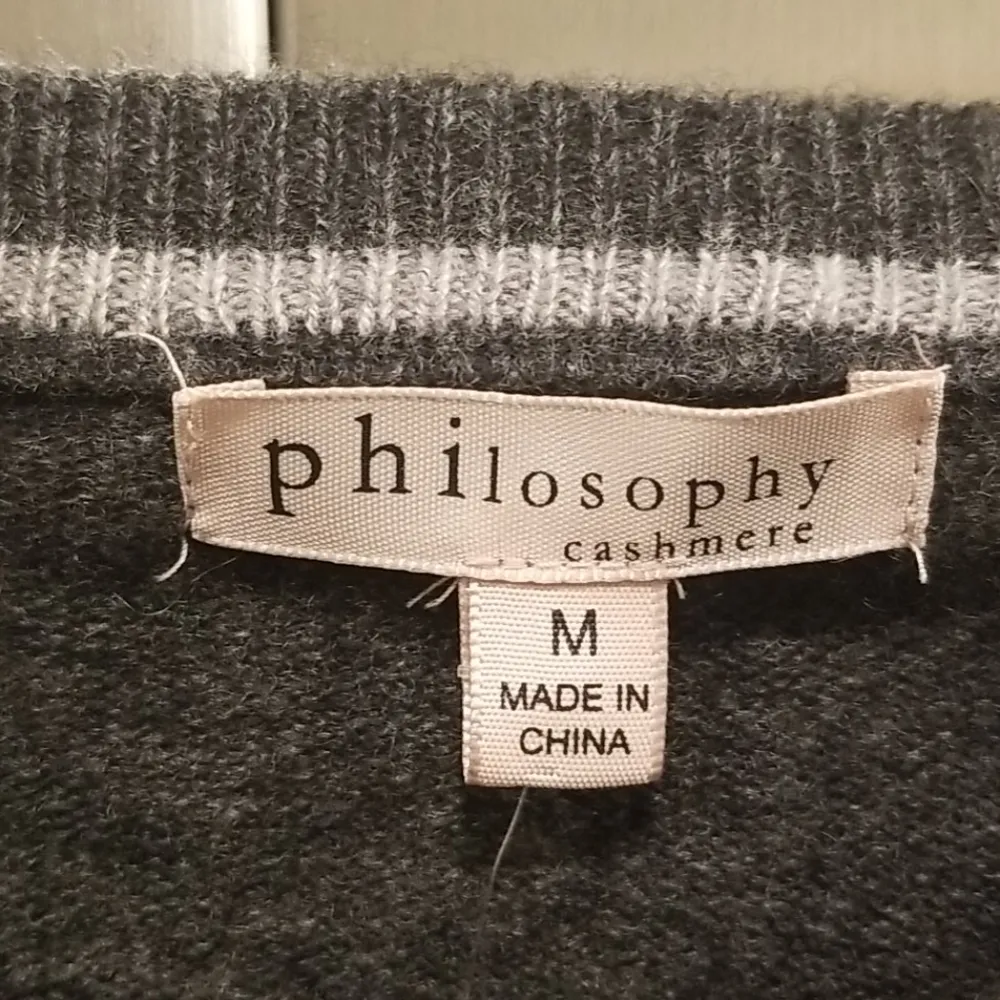 💕PHILOSOPHY💕 Cashmere Raglan Star Print Sweater Medium M NWT - Image 4