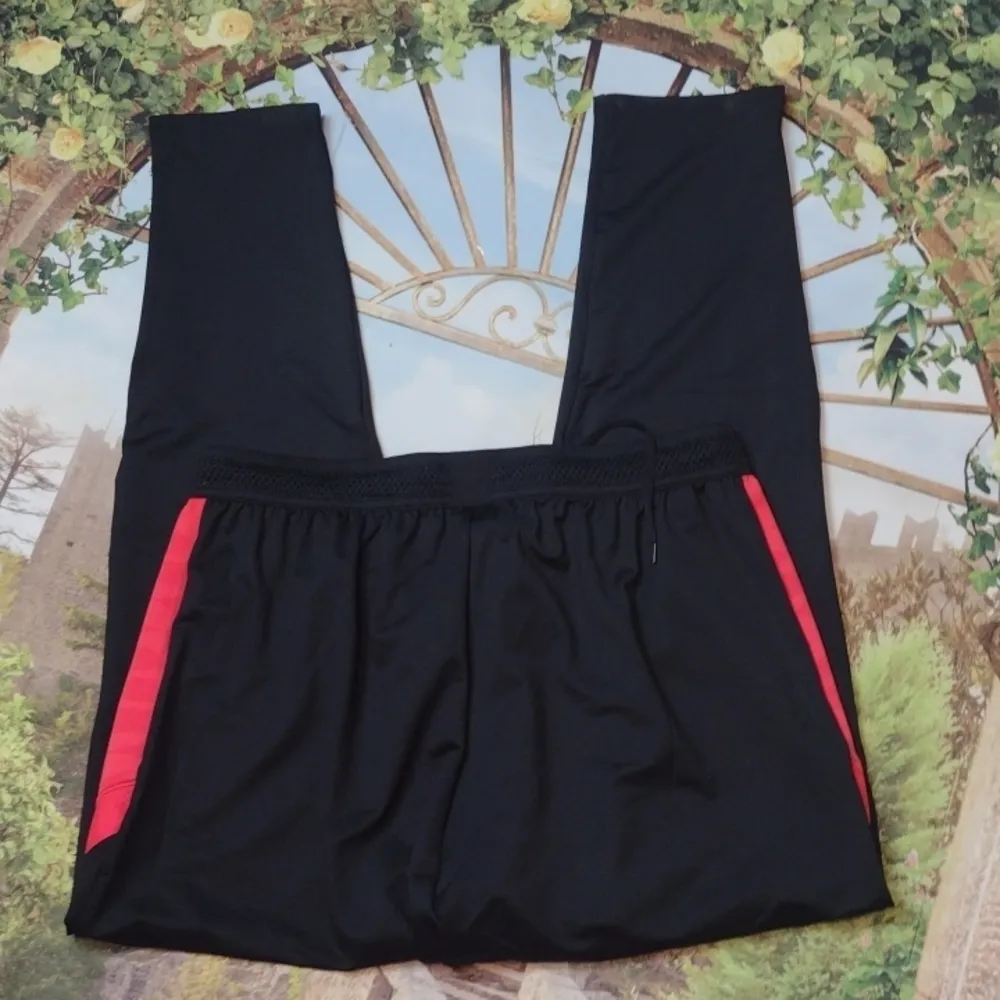 NIKE flyvent strike soccer red black pants size large - Image 4