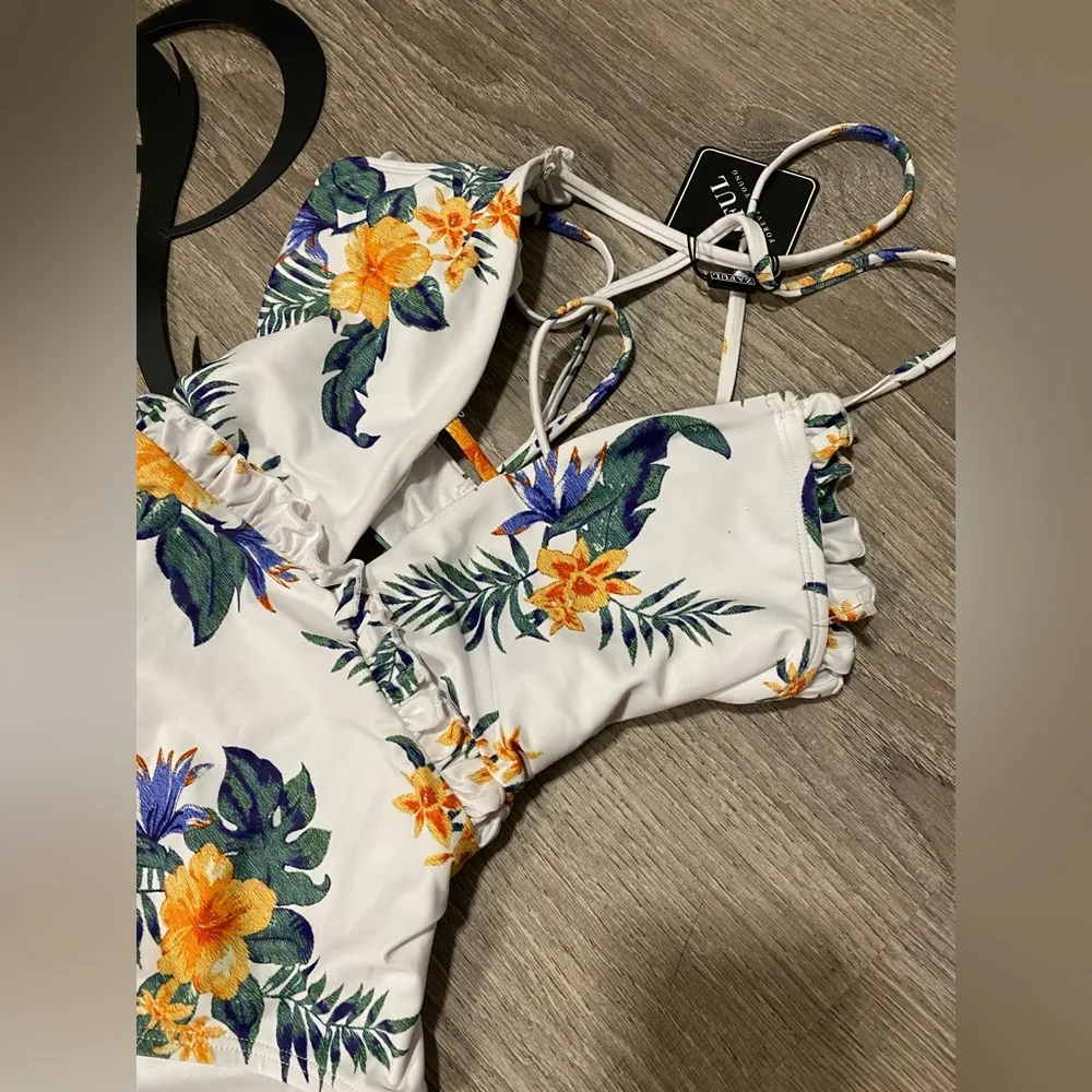 NWT Zaful Low Cut Ruffle Front Strappy One Piece Swim Bathing Suit - Image 5