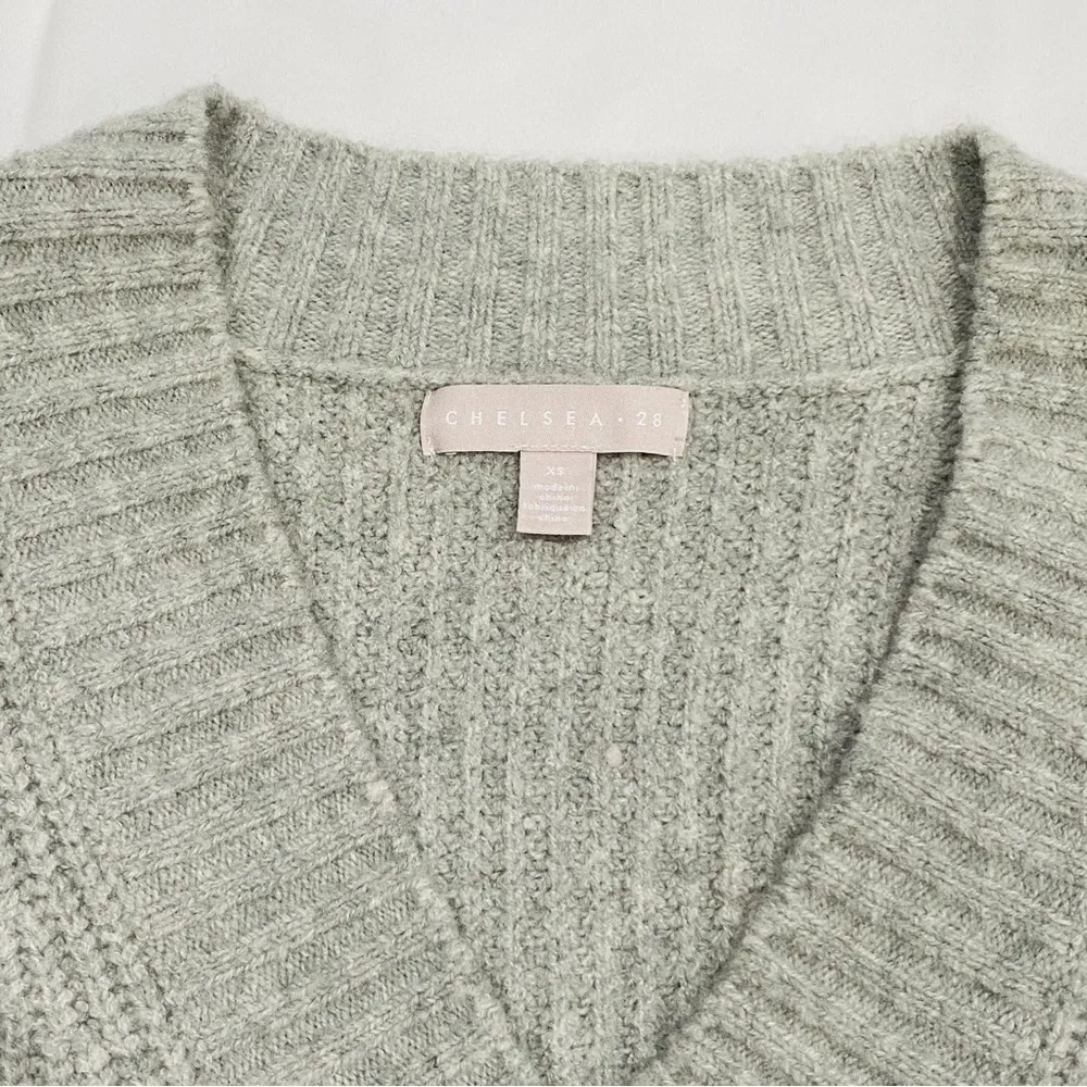 NWOT Chelsea28 Grey Oversized V-Neck Waffle Knit Sweater - Image 2