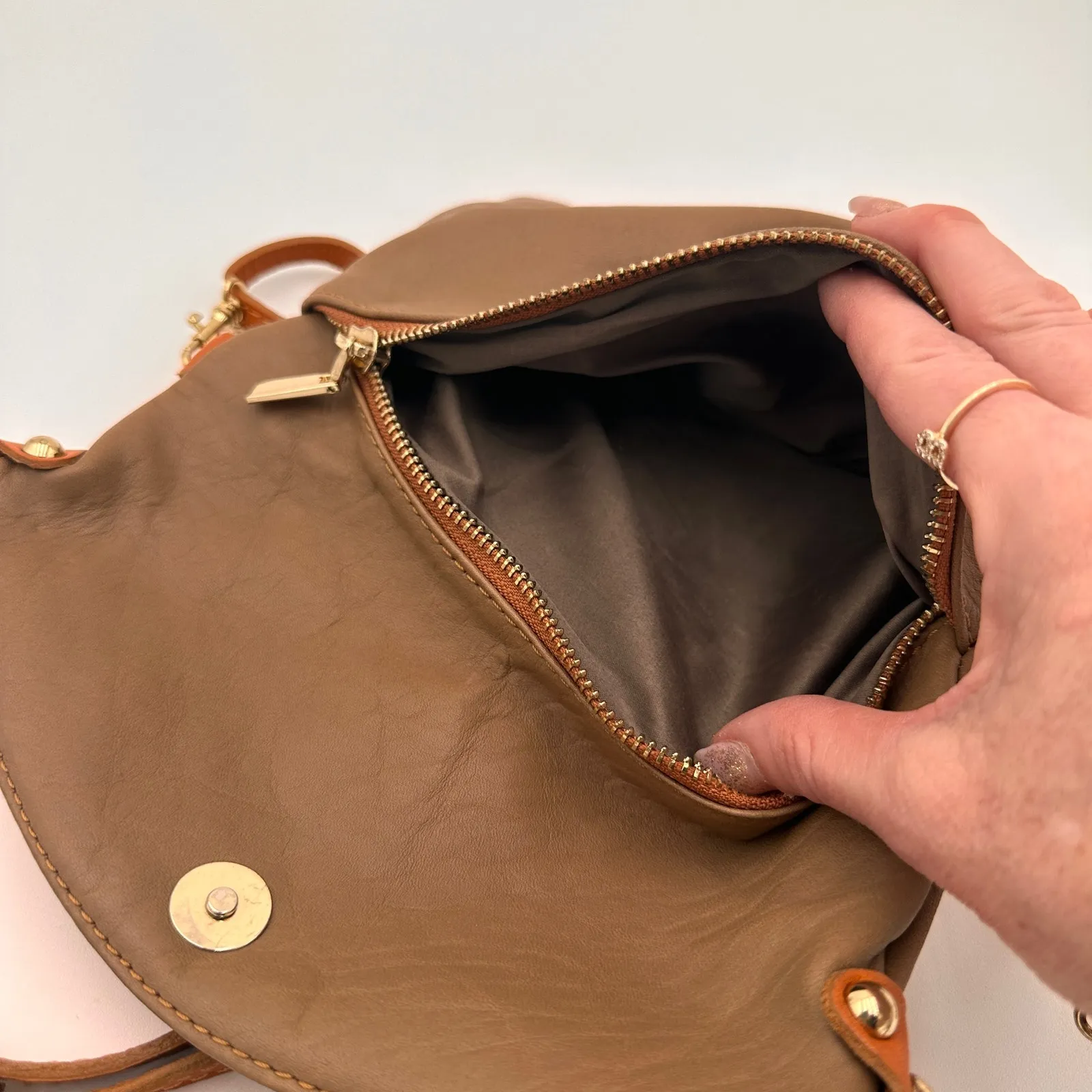 Vera Pelle Italian Leather Brown Crossbody Tassel Purse - Image 3