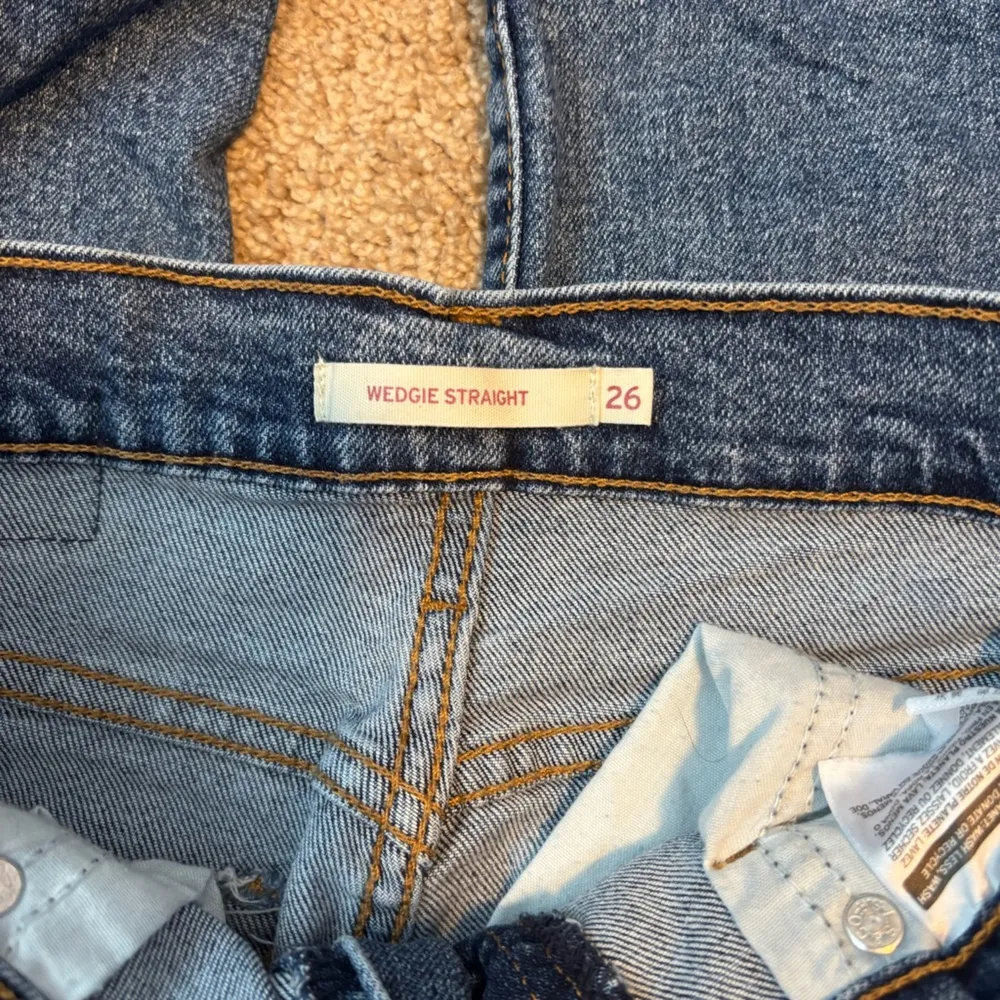 Levi’s Wedgie Straight Jeans Size 26 - Image 4