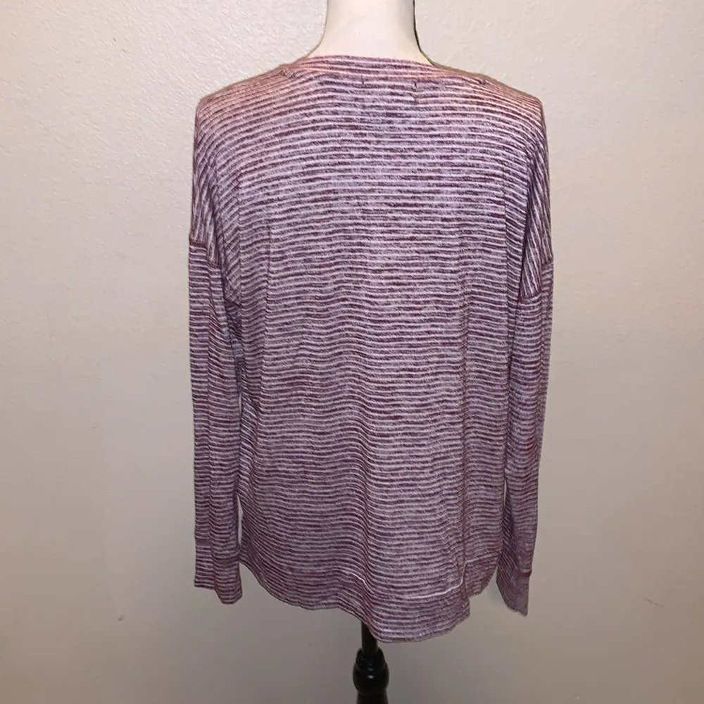 Kirkland Signature purple striped v-neck stretchy casual long sleeve top - Image 7