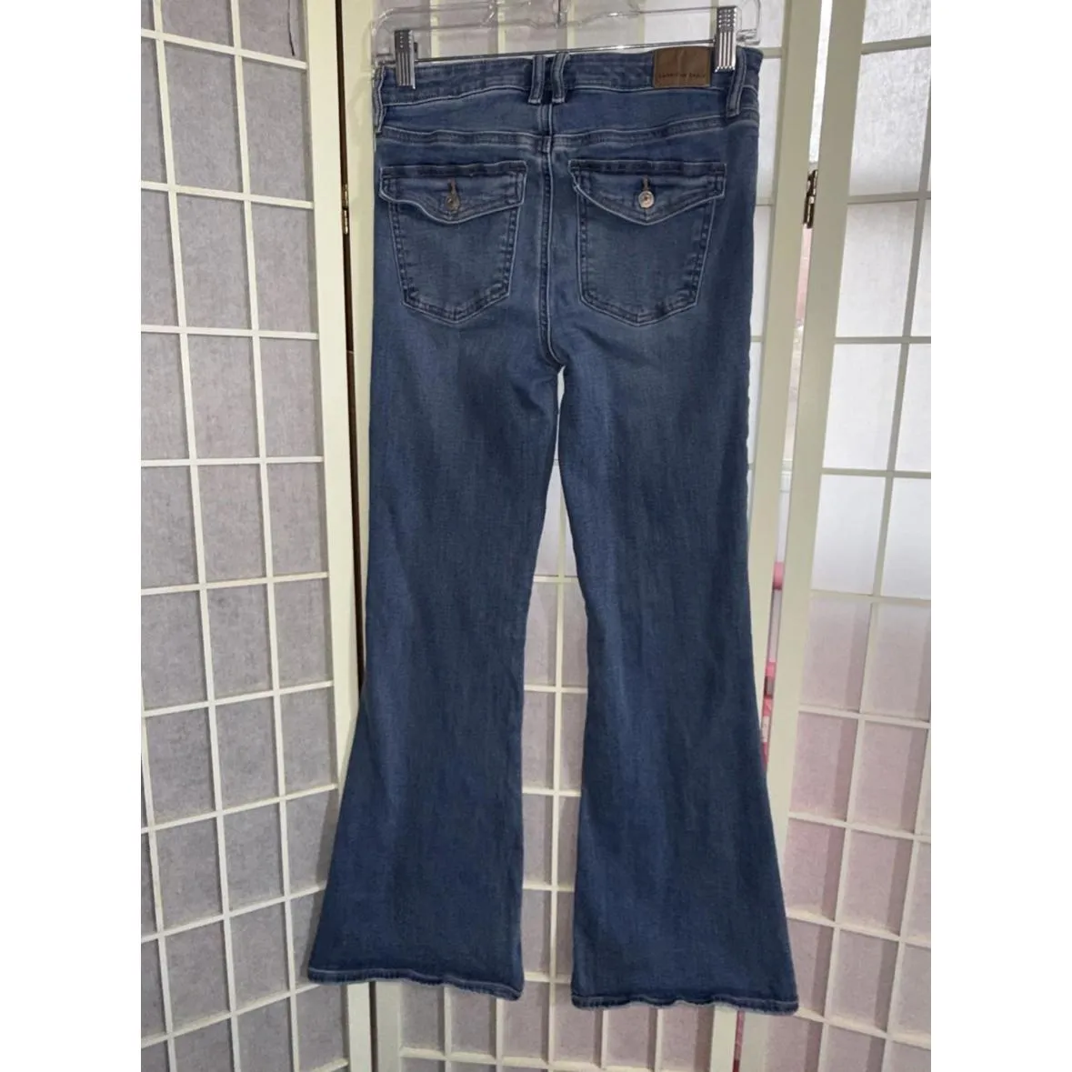 American Eagle Blue Flap Button Pocket Artist Flare Low Rise Stretch Jeans Sz 2 - Image 2