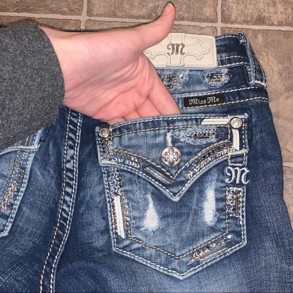 Miss Me Signature Straight Jeans Crop SHORT 24” INSEAM Western/Rodeo Rhinestone - Image 5