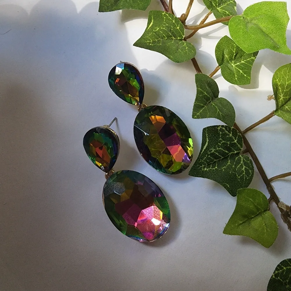 Mystic Oil Spill Crystal Drop Earrings Gold - Image 2