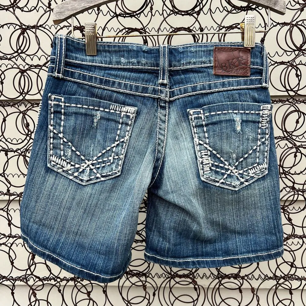 Buckle BKE Stella stretch jeans shorts distressed Size 23 - Image 2