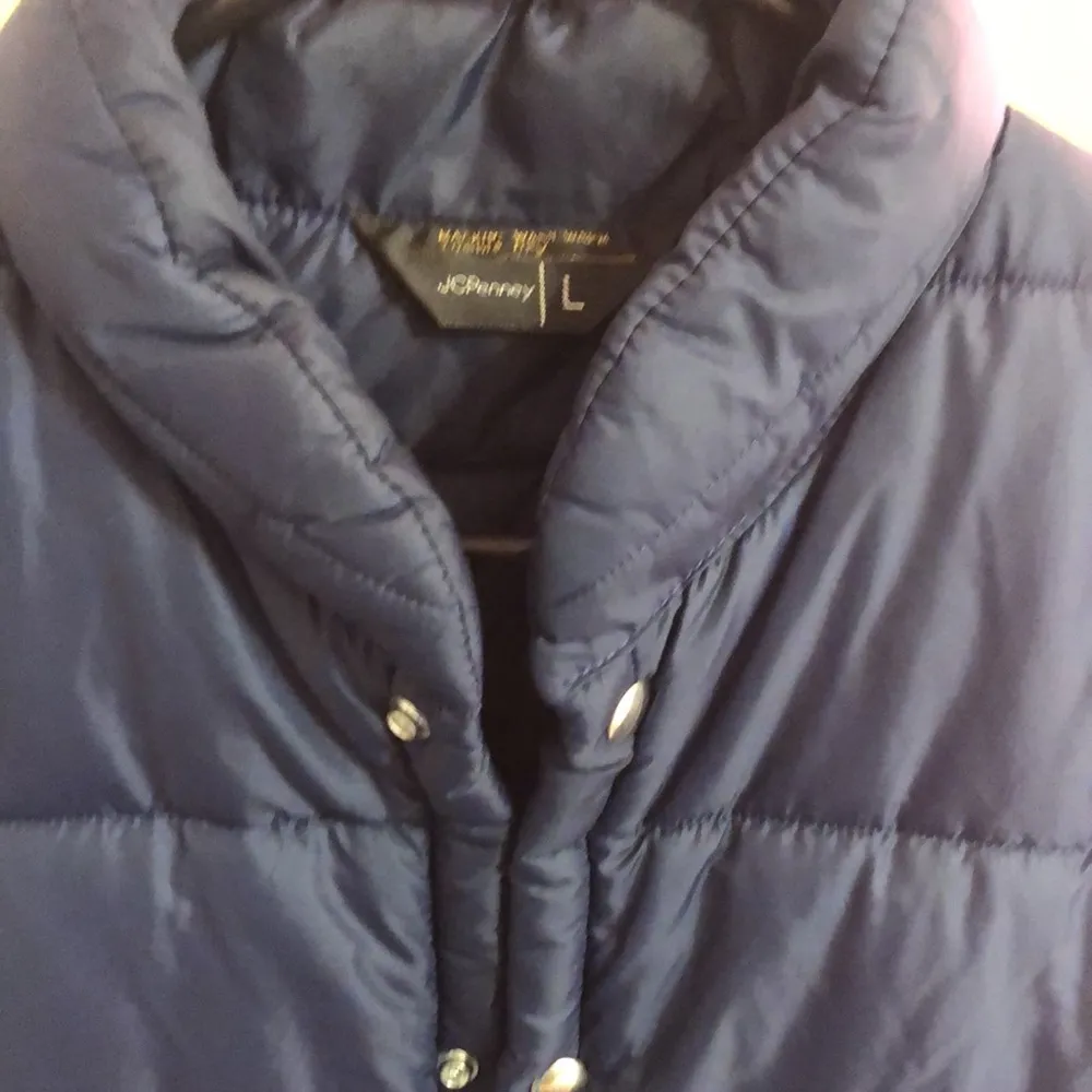 JC penny quilted vest blue color size large - Image 10