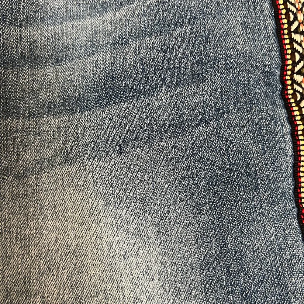 Seven 7 Denim Shorts Embroidered Side Detail Boho Zip Fly High Waist Shorts Sz 6 - Image 4