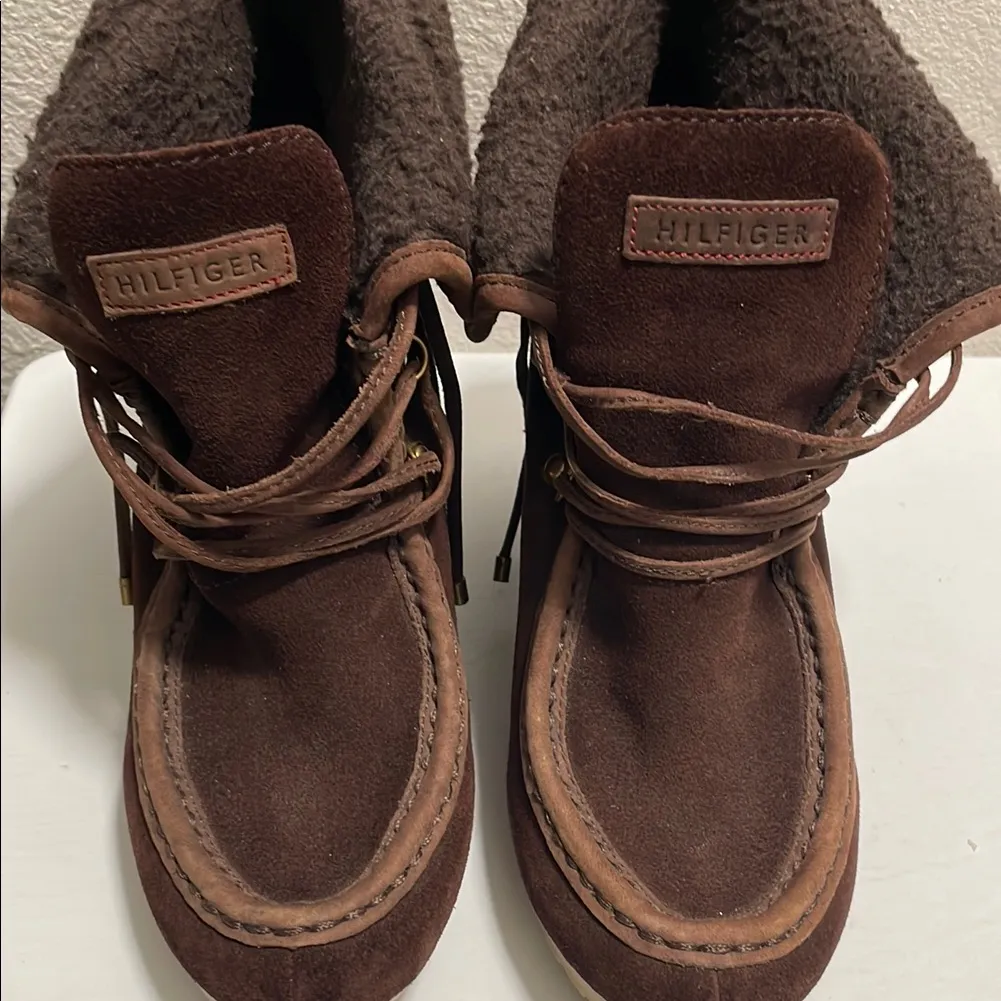 Tommy Hilfiger Zaria Ankle Boots with Suede Finish - Image 5