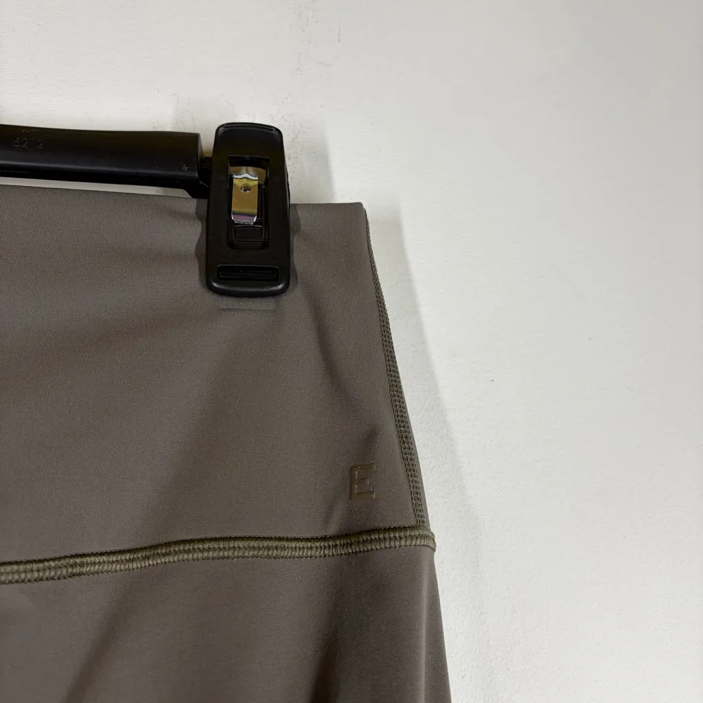 Everlane Perform Crop Capri Legging Size Large - Image 5