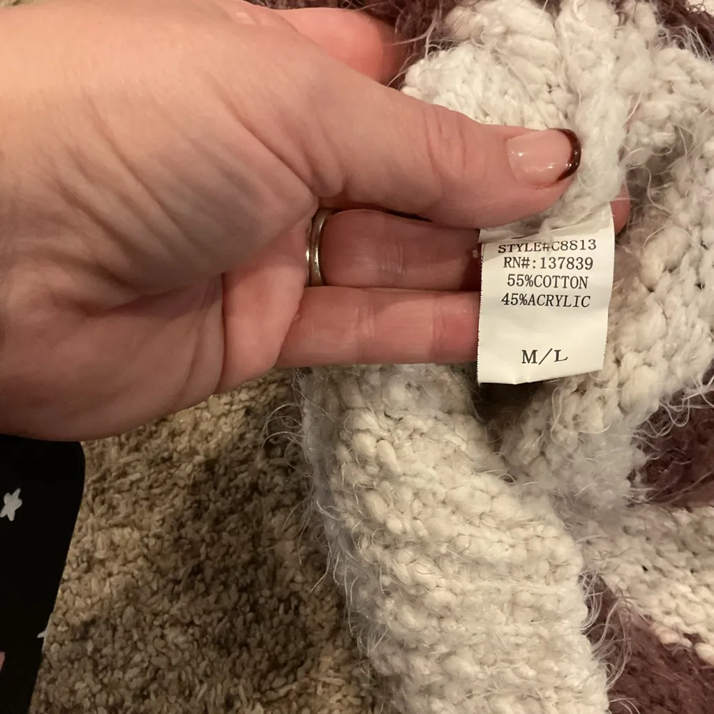 Altar'd State V-Neck Sweater - Mauve and Cream - Image 5