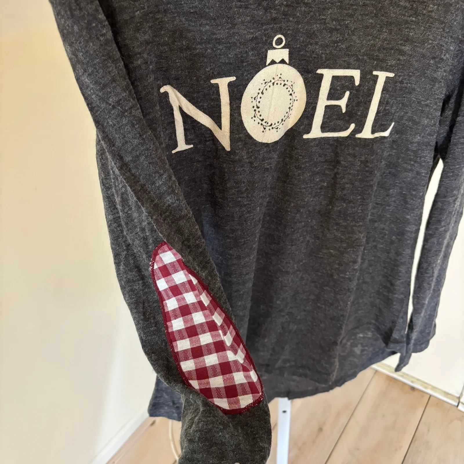 Southern Grace NWT Women's Long Sleeve Gray Christmas "Noel" Sweater Size M - Image 2