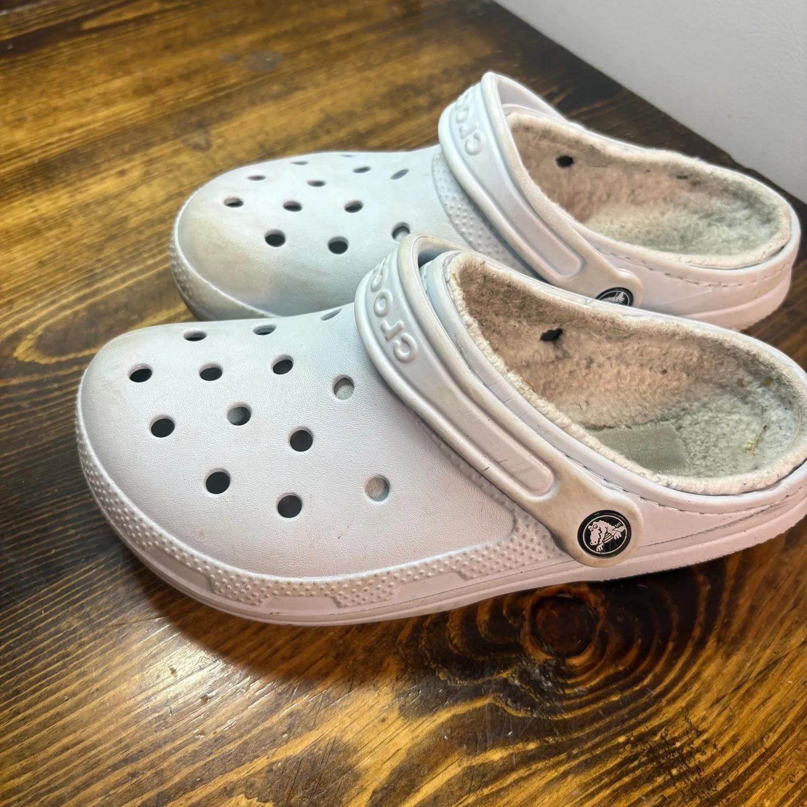 Crocs Light Blue Fur‎ Lined Clogs Size 7 - Image 3