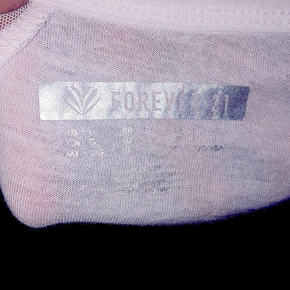 Forever 21 White Sleeveless Backless Tank Top with Graphic - Image 3