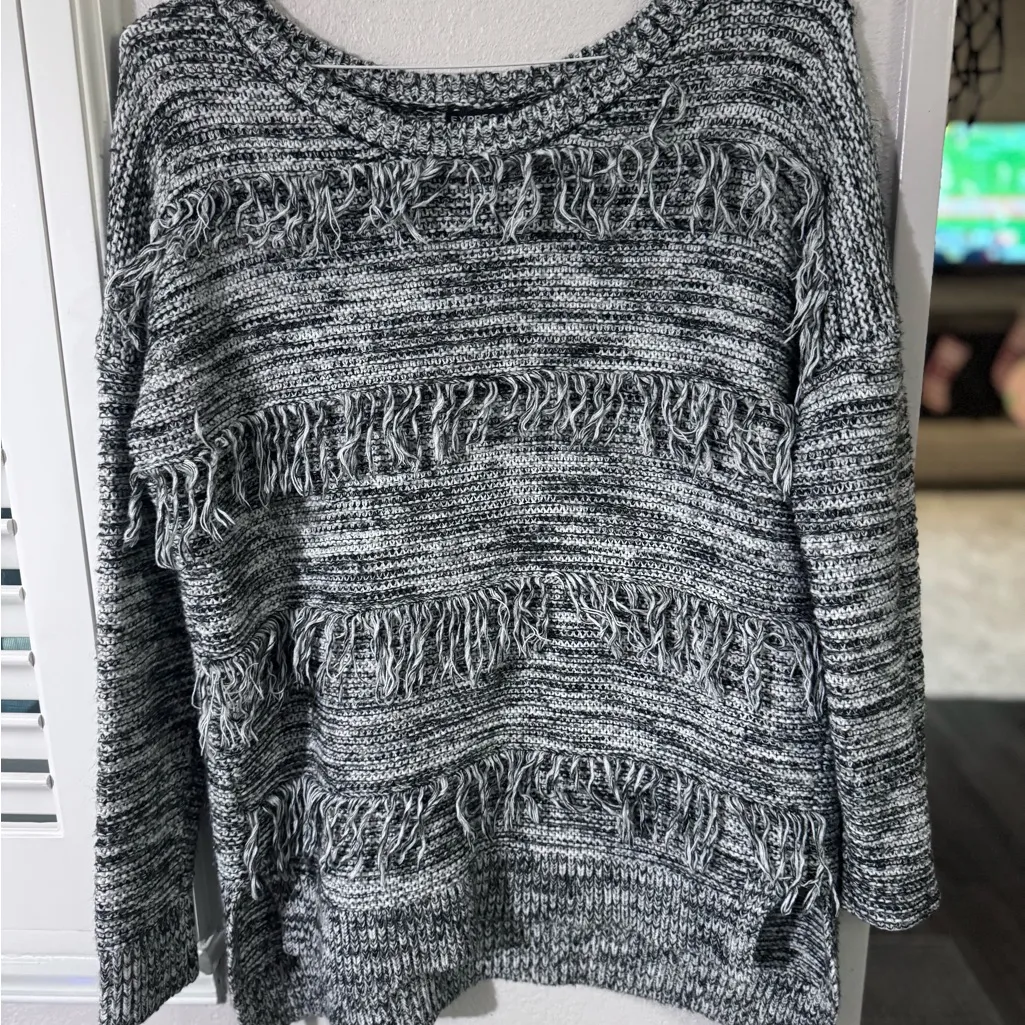 Express Monochrome Textured Fringe Sweater - Image 3