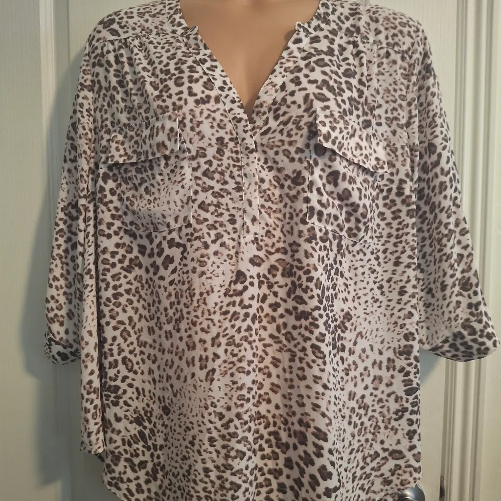 Torrid Sz 4 Leopard Print Women's Top - Image 5