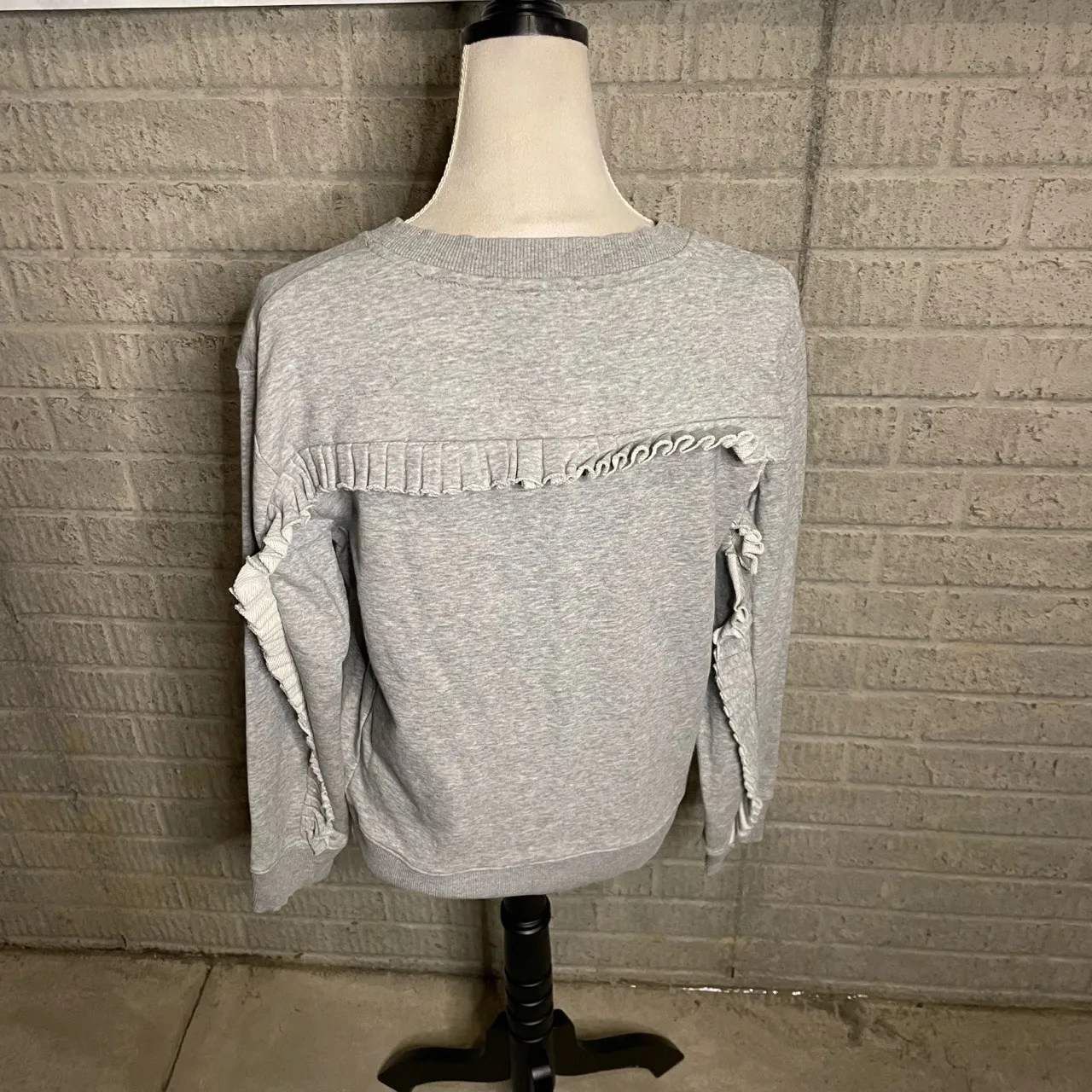 Saks Fifth Avenue Gray Ruffle Trim Long Sleeves‎ Crewneck Sweatshirt Size Small - Image 2