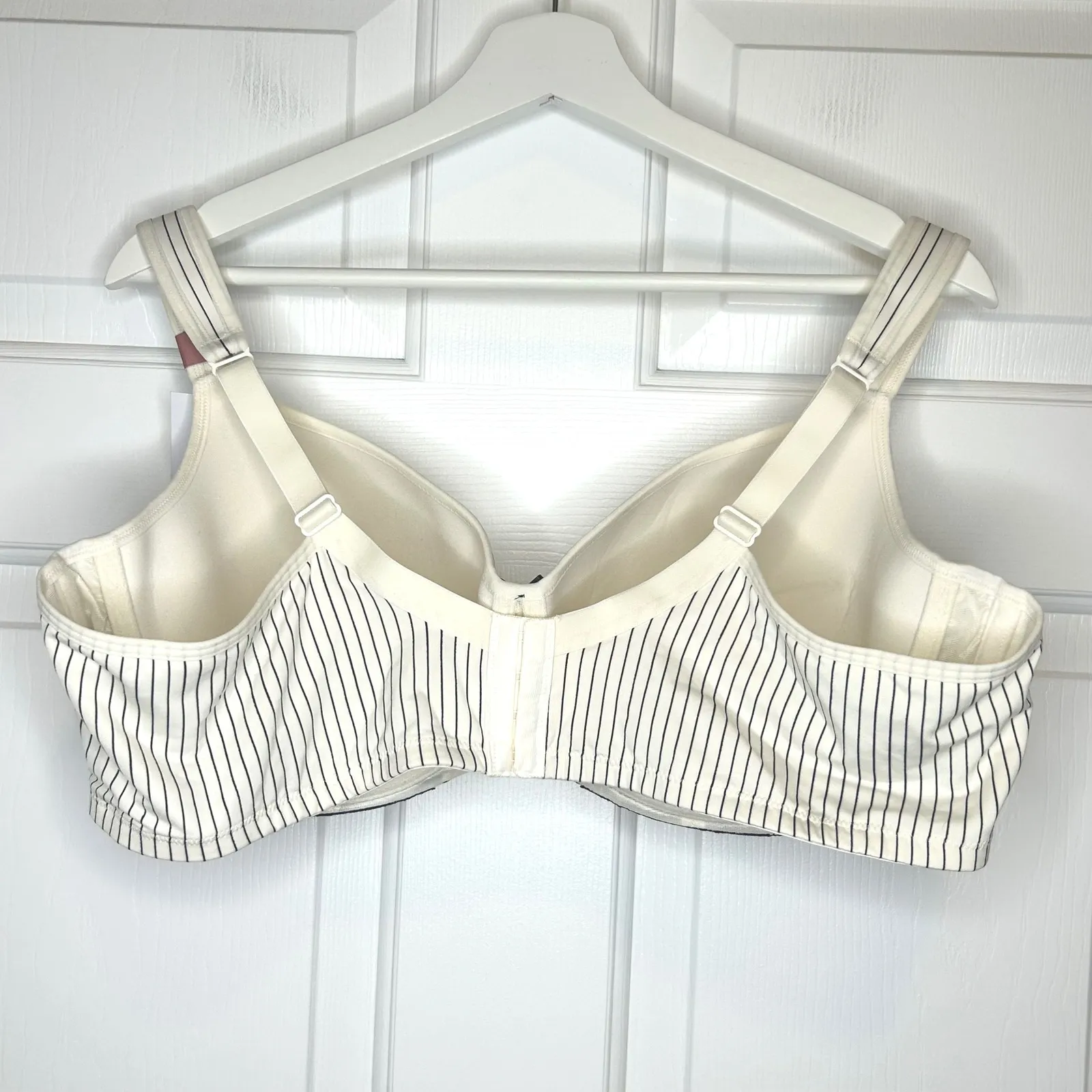 Cacique NWT Modern Lightly Lined Balconette Bra Size 46C Stripe Black Lace - Image 3