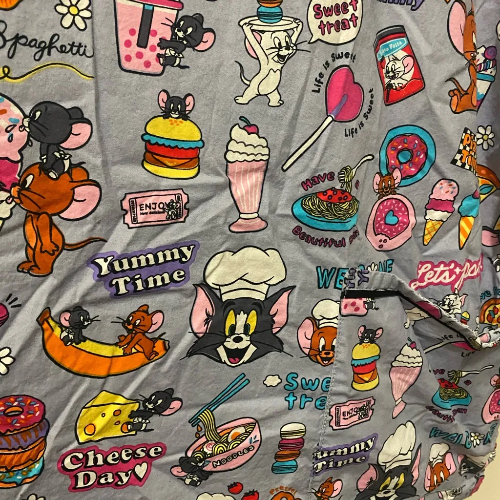 Tom & Jerry Womens Scrub Smock Top 2XL Bust 50” Let’s Party Treats Food READ Gray Size 2X - Image 5