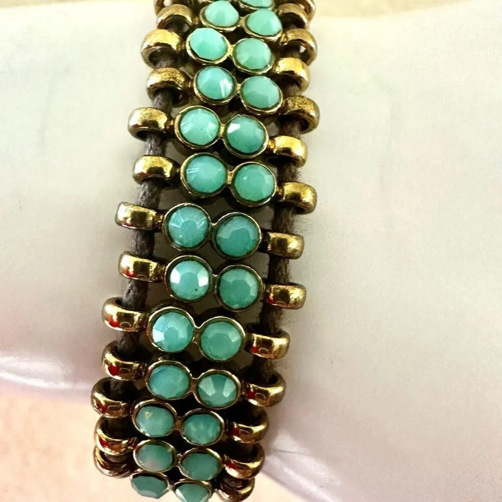 Green beaded brass tone adjustable bracelet - Image 3