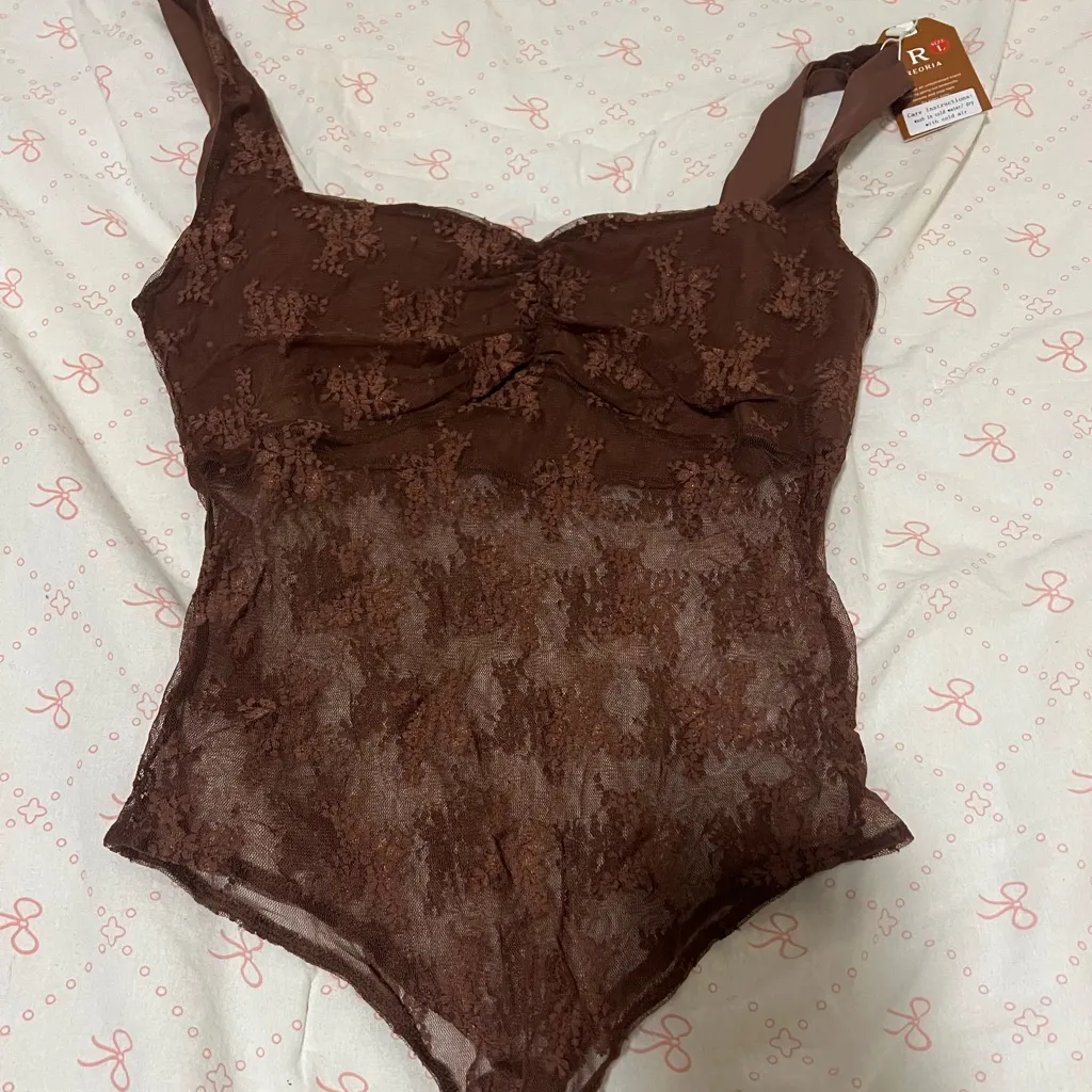 Size large going out tops bundle - Image 2