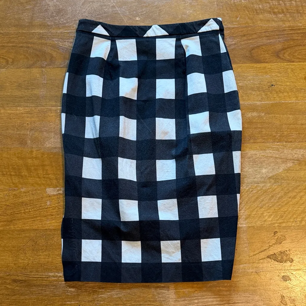 Banana Republic Black and White Plaid Pencil Skirt - Image 3