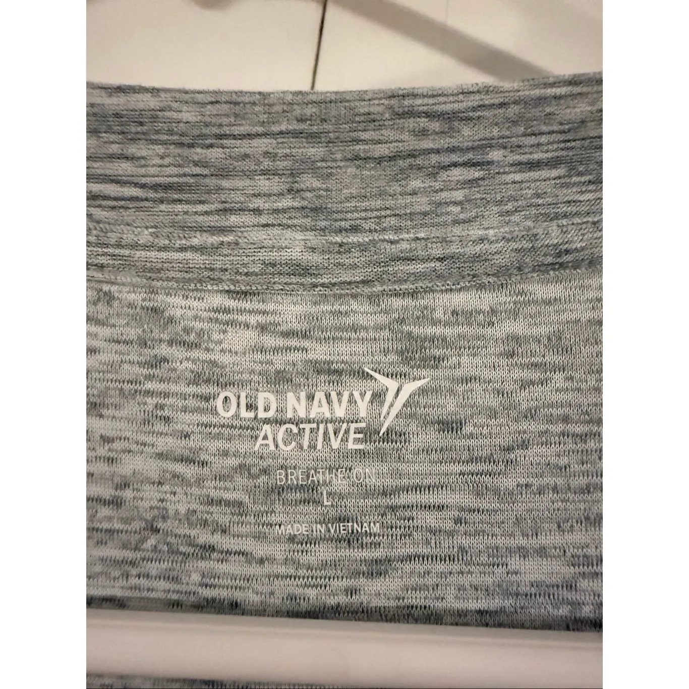 Old navy active breath one grey athletic top size large - Image 3
