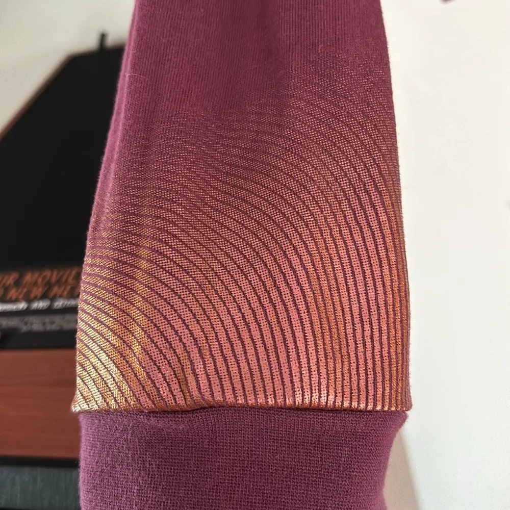 Adidas long sleeve crop with foil details xl burgundy and bronze - Image 3