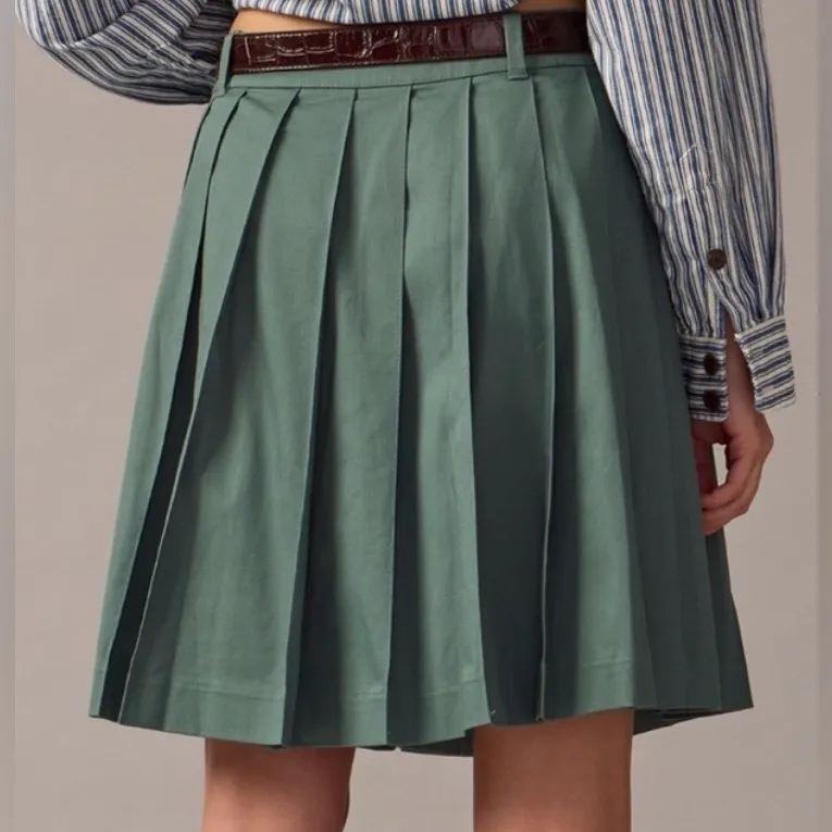 J. Crew Pleated mini skirt in stretch twill Size 0 Topiary green like new fall - Image 4